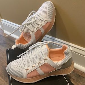 Trendy athletic running workout sneakers shophopes